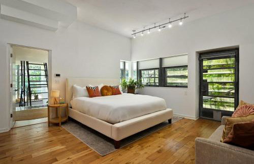 The Architect's Modern Castle - Photo 30