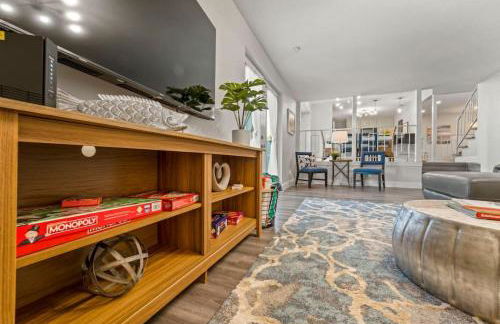 Oversized 4bed + Converted Bedroom, HEATED Pool + Hot Tub - Photo 19