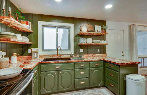 10 Mi to Nordic Valley Ogden Escape with Patio - Foto 11