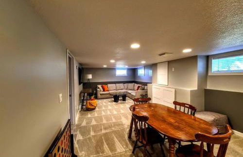 Ultra Comfy, Spotless & Spacious, Private Home in Boyne, Dogs Ok, Walk to Town - Foto 29