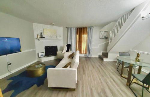 Modern Designer Townhouse 2Br Ideal for Long Stays! - Foto 3