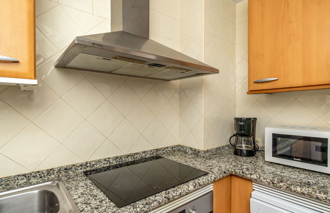 2 bedroom Apartment in Marbella with swimming pool and garden - Photo 8