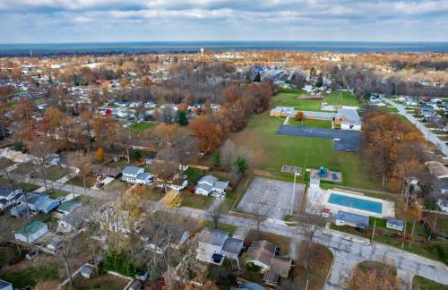 Vermilion Retreat with Game Room, Hot Tub and Across from Community Pool - Foto 49