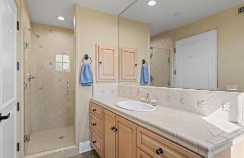 5800 sq ft Gorgeous Tarzana 7 bedroom 9 bathroom home with pool and hot tub - Foto 40