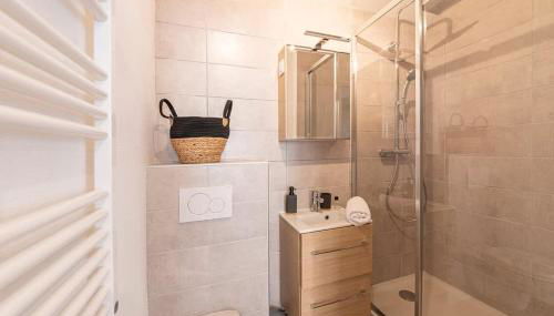 Coquelin - Joli appartement rénové - Photo 4, towels, Shower