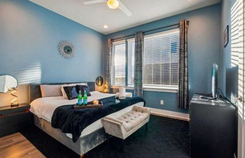 Private Home with Rooftop Game Room near Downtown - Foto 19