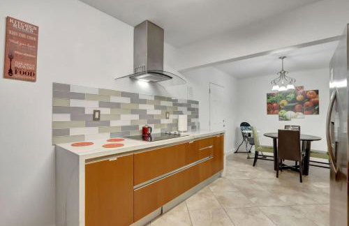 Relaxing Retreat 2BR Oasis with Pool and Outdoor BBQ - Foto 3