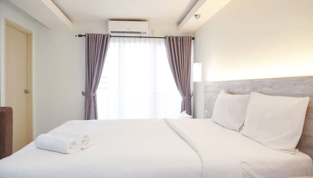 Comfort And Minimalist Studio At Amethyst Apartment - Foto 2, Habitación