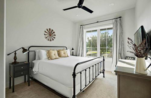 Scenic Lake Travis Farmhouse - Pickleball - BBQ - Foto 16