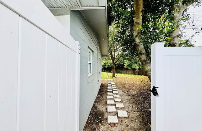 Tranquil Retreat King Bed Office Patio - Foto 14