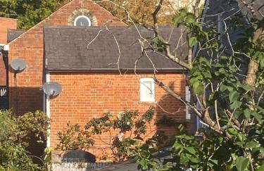 Historic Cottage in Heart of Farnham nr the Castle - Photo 33