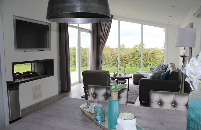 Cozy Garden Home w/ Fireplace - Photo 12