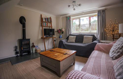 Dreamy Suffolk Country Cottage Escape - Photo 15