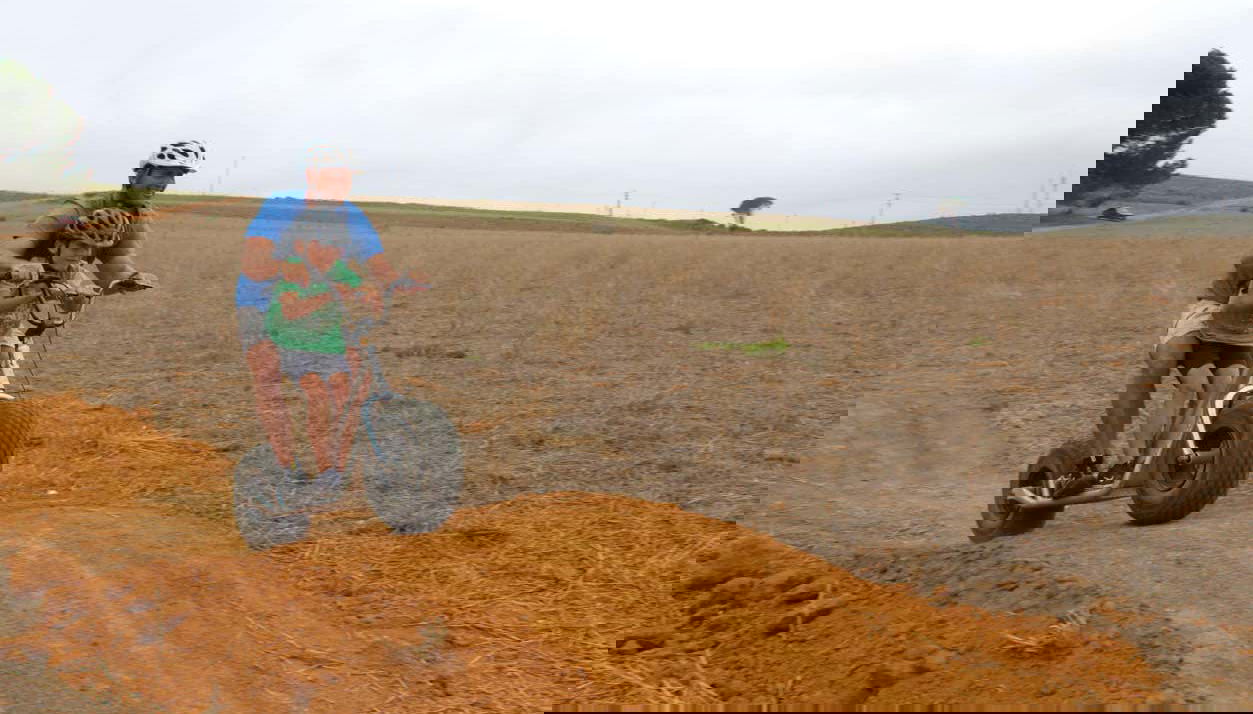 Disfrutando del tour en patinete todoterreno por Stellenbosch