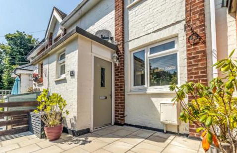 Close to QA hospital, Portsmouth Naval Cottage with incredible views - Foto 1