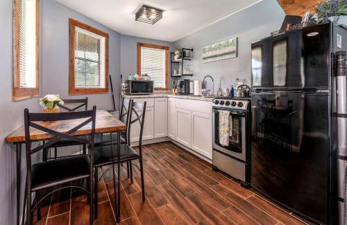 Serene Loft Cabin with Outdoor Grill and Fire Pit in Creal Springs, Illinois - Foto 4