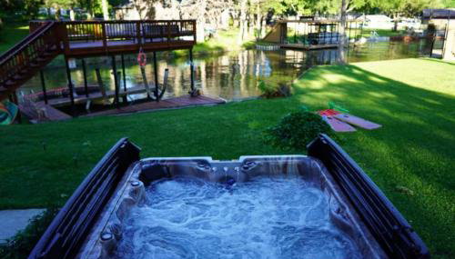 Massive lakefront home with HOT TUB - Foto 1