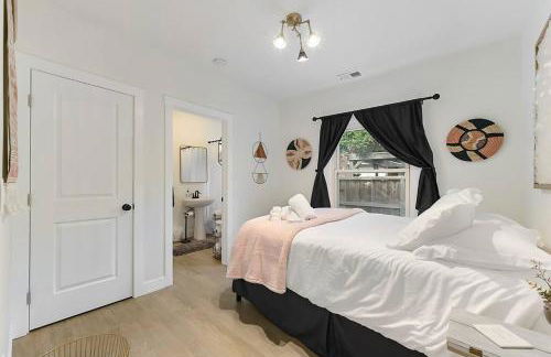 East Sac Getaway, Walking Distance to Hospitals - Photo 27