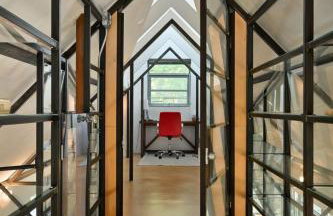 The Architect's Modern Castle - Photo 11