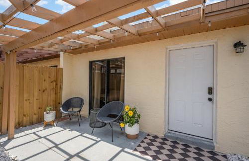 Beachside Bungalow- 2 minutes from the beach! - Foto 14