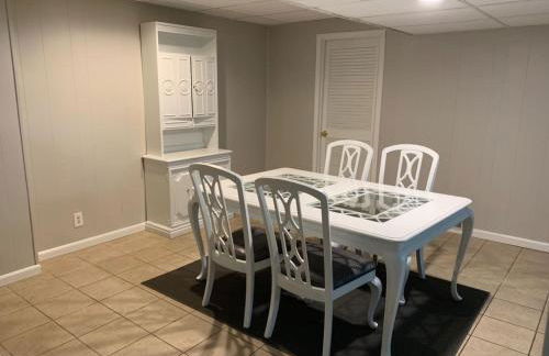 Lovely Retreat Backyard With Deck and entertain room - Photo 10