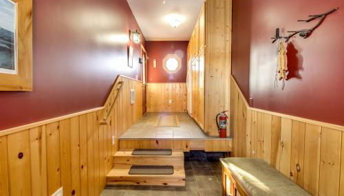 Lakefront Isle Escape with Dock and Fire Pit! - Foto 4