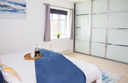 Lavish 4-Bedrooms with Modern Home Features - Guest 8 - Hi-Speed Wi-Fi - Luxury Garden - Private Ample Parking - Foto 15