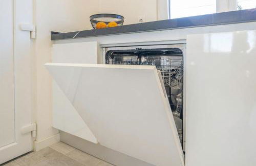 Black Pool House just 10 minutes away from the beach - Foto 30