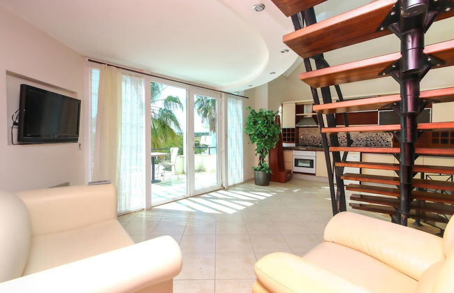 Seahorse Deluxe Hotel - Photo 17