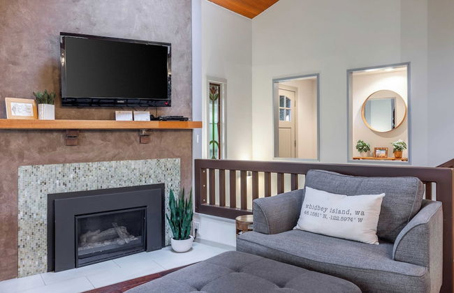 Windswept by Avantstay Water Views, Covered Deck, Walk to the Beach - Photo 10