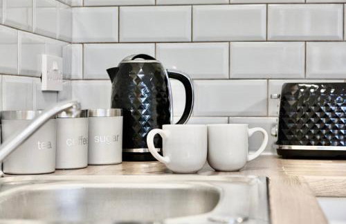 Large 6 Bed House, Long Term Stay Savings, Contractors, Professionals, Big Groups, Free Parking! - Foto 13