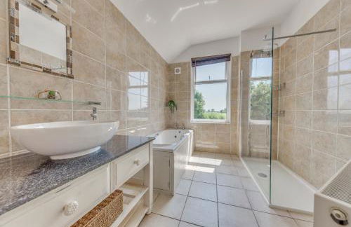 Luxury Isla Cottages Bourne, Dog Friendly with Garden, Parking, Countryside Views, Family Holidays & Easy Access to Town - Foto 7