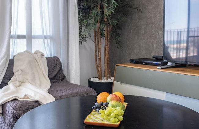 Stylish 1BR Beach-Front Apt w Sea View - Foto 10