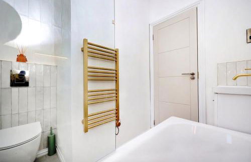 Newly refurbished 2 br apartment with a beautiful garden - Foto 13