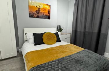 Stylish 2-Bed Garden Flat, 5 Mins to Brixton - Photo 1