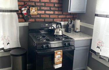 Casa localizada muy cerca del estadio, 8 minutos del centro y muchos lugares mas, No se permiten fiestas , o fumar - Foto 24