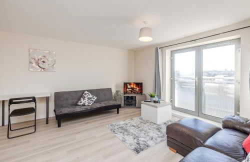 Waterfront Quayside Apartment with secure parking & lift, Ideal for Mobility Users - Foto 48