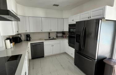 Luxury Pool Retreat Sleep 17 Near Beach - Foto 19