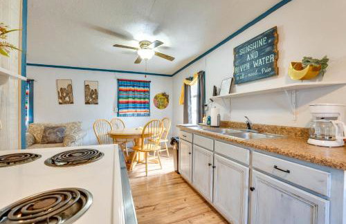 'Cabana Luna' Cabin w/ Deck, Swing & Fire Pit! - Foto 8