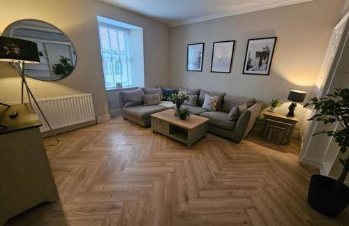 HollyJess Hoose - Photo 1