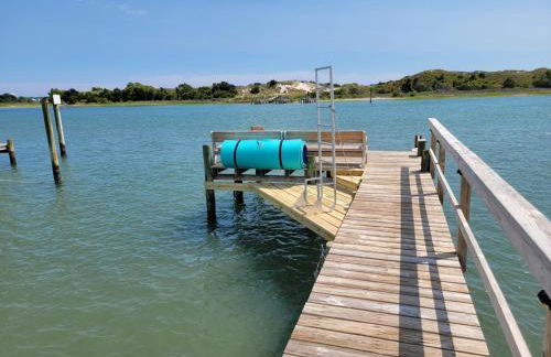 Waterfront, dock, Hot tub, kayaks, King Bedroom with amazing views, RELAXATION, 2 miles to the beach - Foto 18