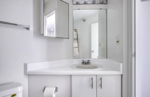 Streeterville Studio w Gym Pool nr Navy Pier CHI-450 - Photo 12