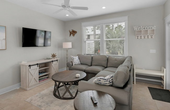 Beach Cottage w/ Backyard Oasis - Quiet Neighborhood in BMB - Foto 13