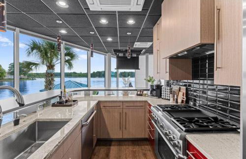 The Glass Mansion w/Optional Boat Rental - Foto 8