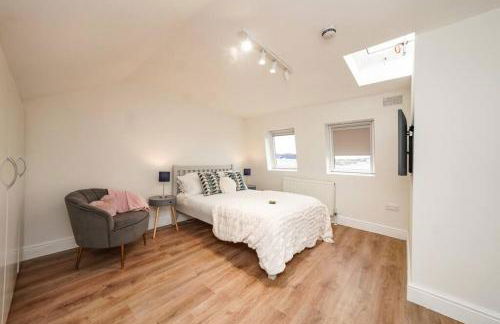 Newly Renovated Modern 4 Bed 3 Bath Apartment London - Foto 55