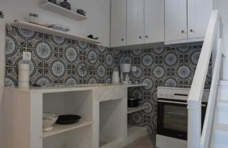 Traditional White House - Photo 21