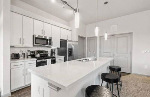 Spacious LUX 2BR 2B Unit in Austin with Pool! - Photo 15