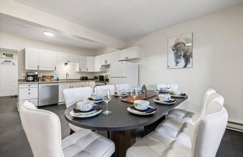 Buffalo Ridge - Hot Tub & Walk to Downtown - Foto 12