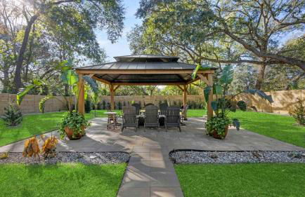 The Surf House: Stylish 2BR Haven - Foto 33