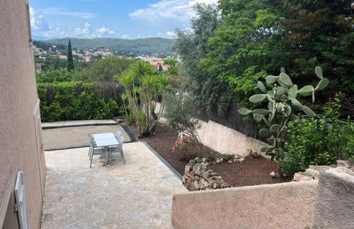 Rez de villa , beau jardin avec piscine - Foto 9